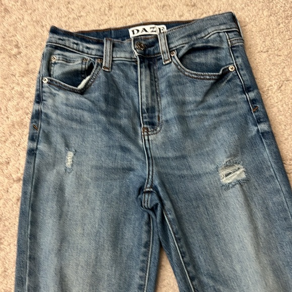 Daze Denim- Shy Girl Cropped Jeans size 25

Inseam
25 Inches

Rise 11" - Picture 3 of 4
